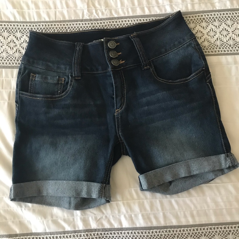 3/$20! 🥳 Paris Blues stretchy denim shorts sz 7